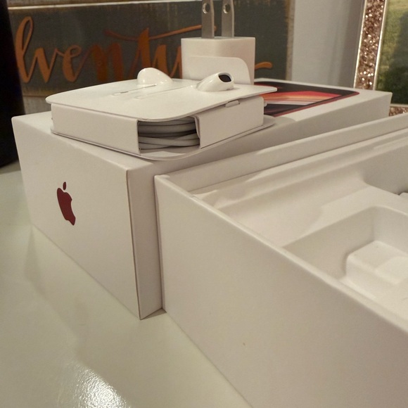 Apple iPhone Electronics Set - Picture 2 of 5